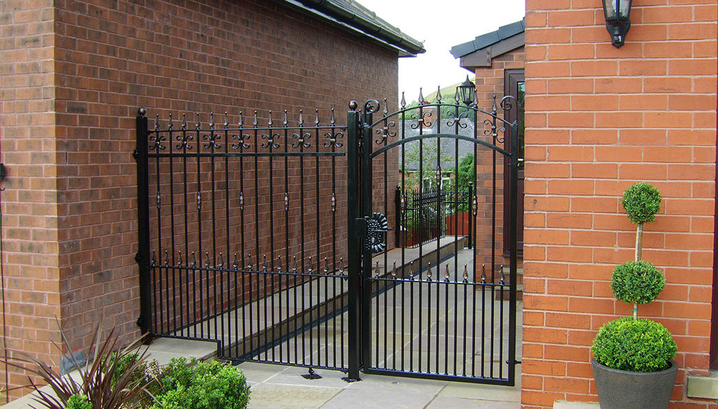 Decorative wrought iron balustrading Decorative wrought iron balustrading